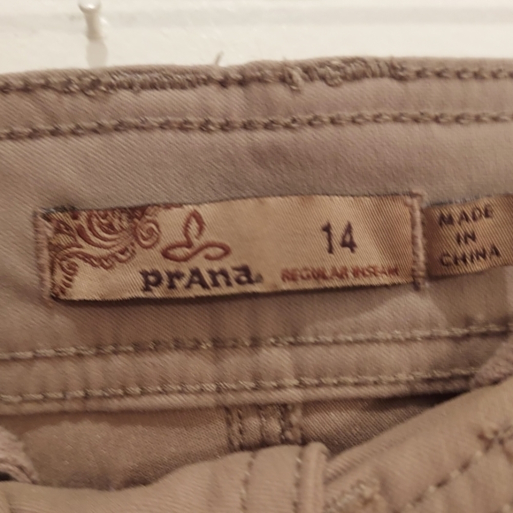 Prana Halle Ladies Size 14 Beige Cargo Pants with Secure‎ snaps to Roll up Hem